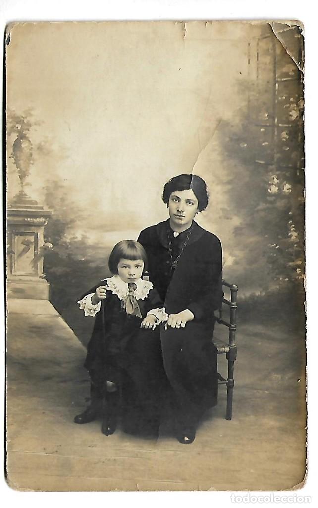 Fotograf&iacute;a antigua: ER-FOTOGRAFIA ANTIGUA DE UNA MADRE Y SU HIJA - PICO DOBLADO