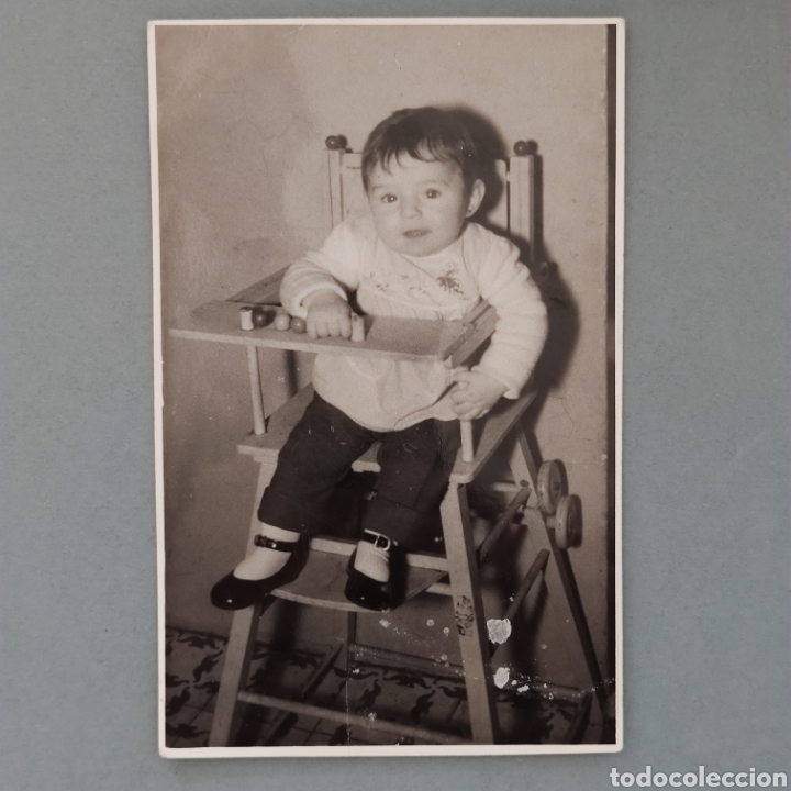 Fotograf&iacute;a antigua: Foto postal antigua beb&eacute; trona juguetes a&ntilde;os 50-60