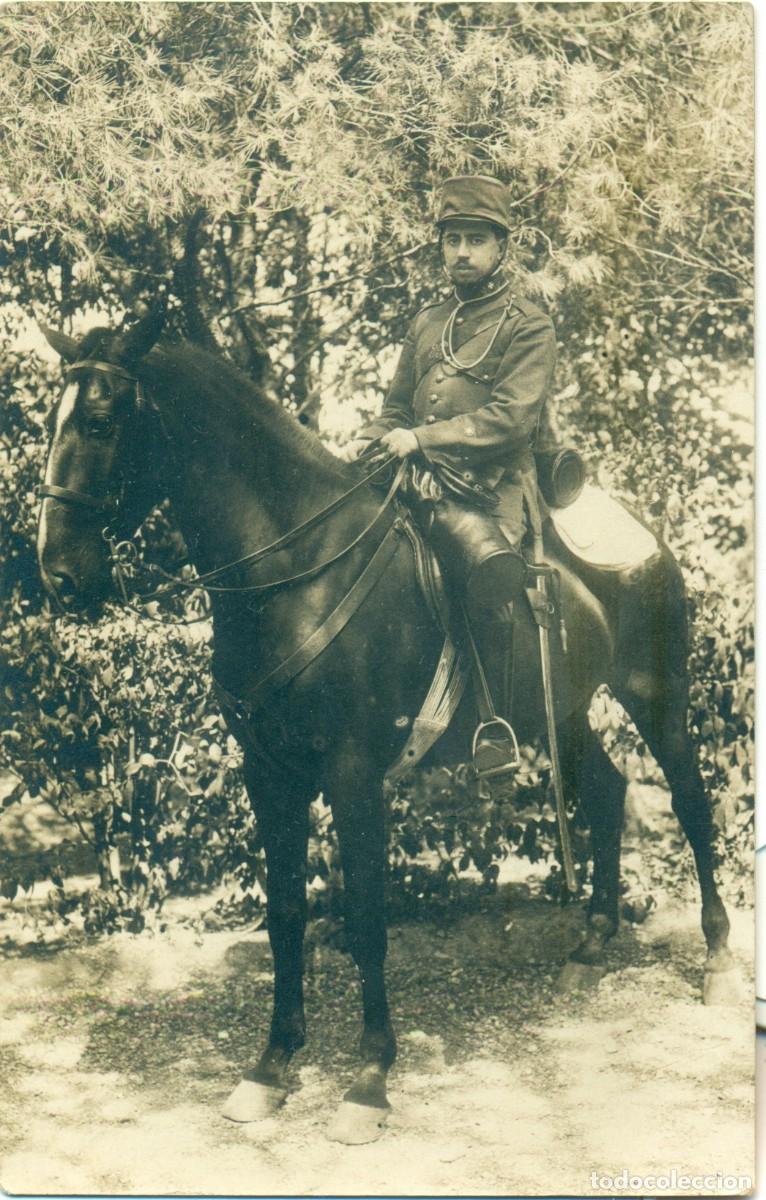 Fotograf&iacute;a antigua: MILITAR. TENIENTE DE SANIDAD A CABALLO. ESCRITA AL DORSO. HACIA 1910.
