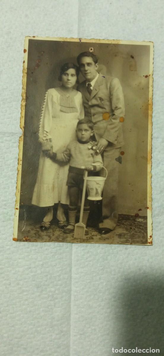 Fotografia antica: FOTOGRAFIA ANTIGUA MATRIMONIO CON SU HIJO 1934 F. BARIEGO 13 X 8,5 CMS.