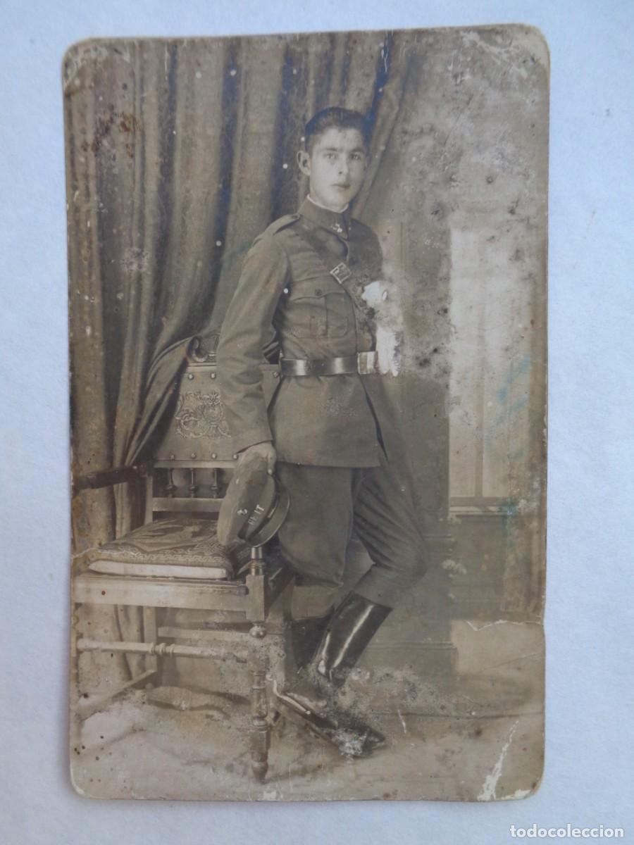 Fotografia antica: FOTO DE ESTUDIO DE MILITAR DE ARTILLERIA MONTADA, EN LA GORRA PONE GE IT. EPOCA REPUBLICA