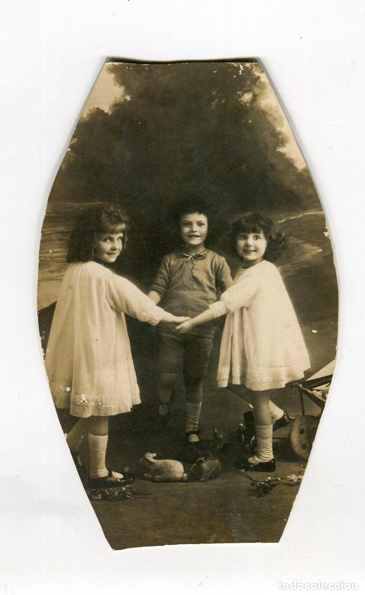 Alte Fotografie: FOTOGRAFIA RECORTADA DE TRES NI&Ntilde;AS 11,5 X 7 CMS. APROX. VER DOS CARAS