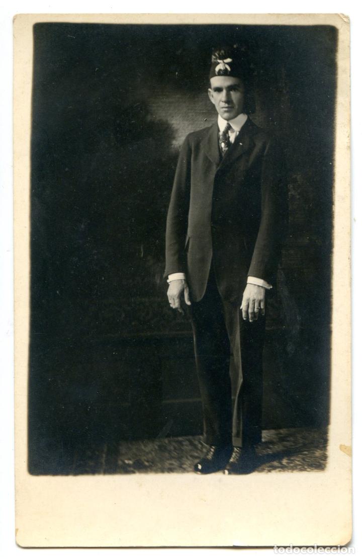 Alte Fotografie: Fotograf&iacute;a de mas&oacute;n con gorro mas&oacute;nico, creo que es Cuba, postal fotogr&aacute;fica, masoner&iacute;a