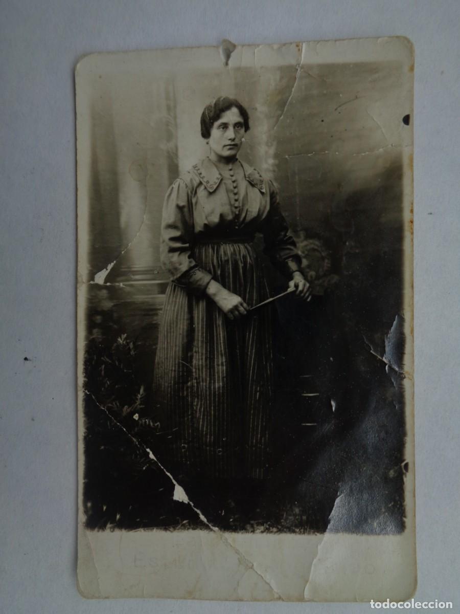 Antique Photography: FOTO DE ESTUDIO DE SE&Ntilde;ORA CON ABANICO, PRINCIPIOS DE SIGLO.. &iexcl; MAL ESTADO !!