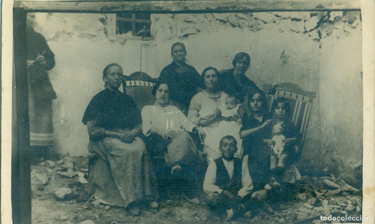 Antique Photography: HUMILDE FAMILIA ESPA&Ntilde;OLA. PARA IDENTIFICAR. HACIA 1920.