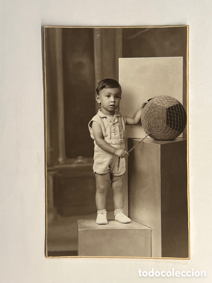 Antique Photography: NI&Ntilde;OS. Fotograf&iacute;a BOLDUN. Casa Garcia. Retrato de estudio.. Ni&ntilde;o con Pelota (h.1920?)