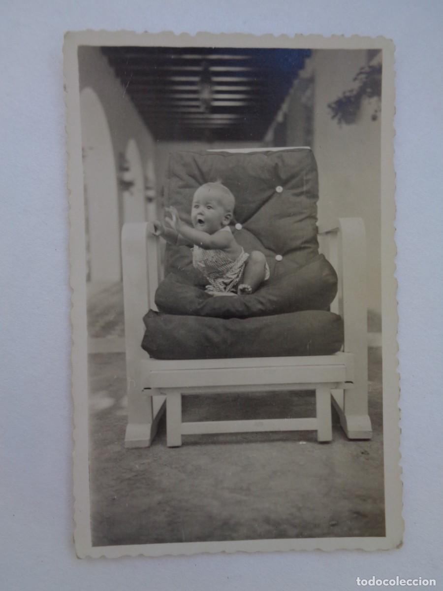 Antique Photography: BONITA FOTO DE NI&Ntilde;O PEQUE&Ntilde;O SENTADO EN UN SILLO, VERANO 1943