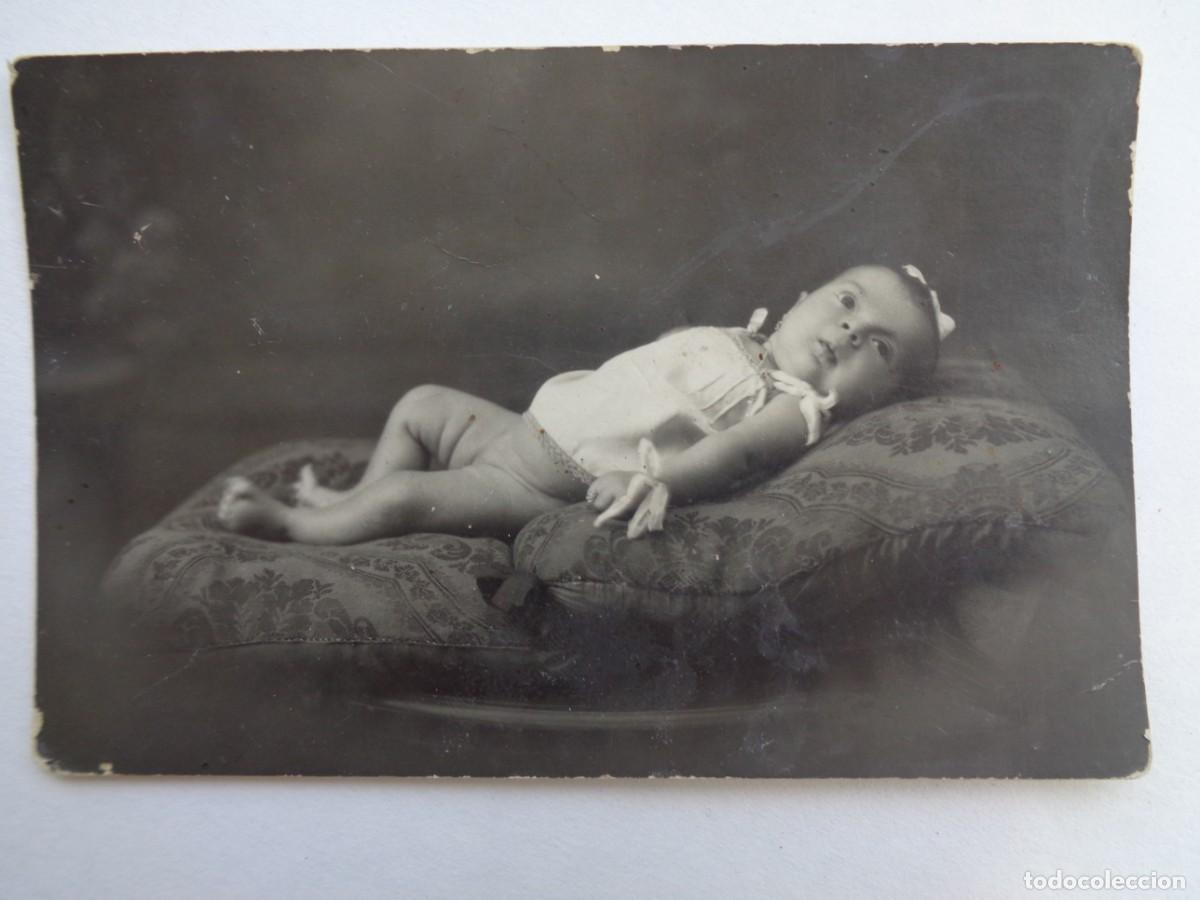 Fotografia antica: PRECIOSA FOTO DE ESTUDIO DE BEBE TAL SE VE , PRINCIPIOS DE SIGLO.