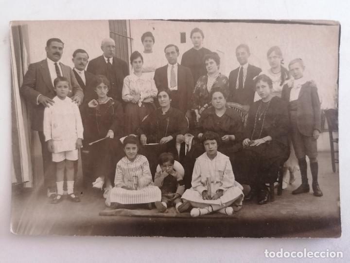Fotografia antica: FOTOGRAFIA POSTAL, FAMILIA REUNIDA