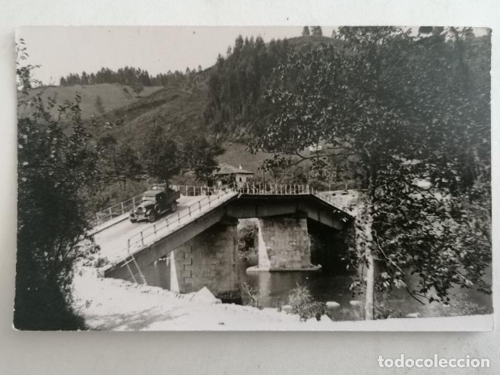 Fotografia antica: FOTOGRAFIA POSTAL, PUENTE SOBRE EL RIO