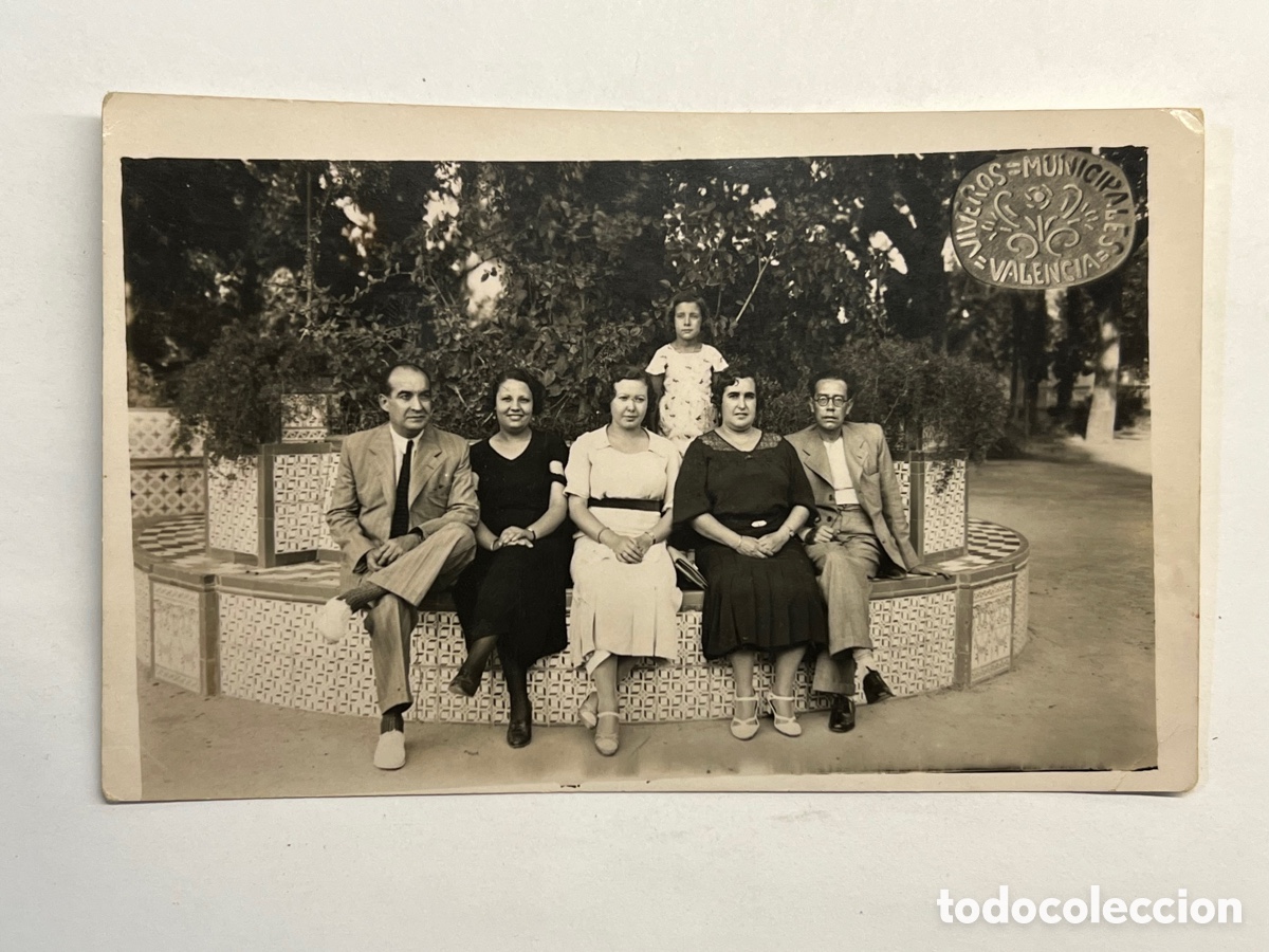 Fotografia antica: LA VALENCIA QUE FUE&hellip; fotograf&iacute;a familia de paseo el los Viveros Municipales&hellip; (h.1930?)