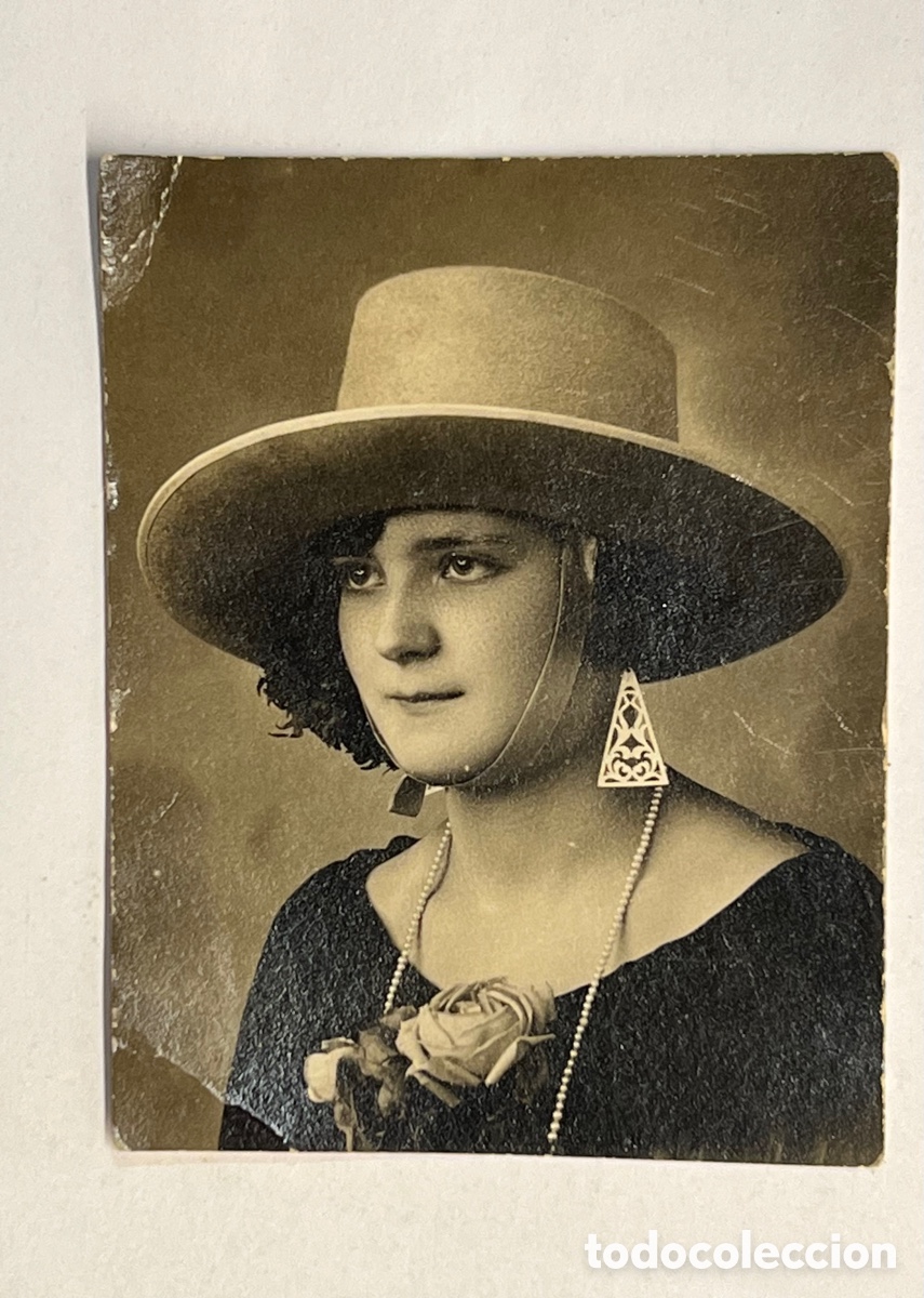 Fotografia antica: Fotograf&iacute;a JOVEN Y GUAPA CON SOMBRERO CORDOB&Eacute;S&hellip; Med&iacute;das: 6 x 7,5 cm.,