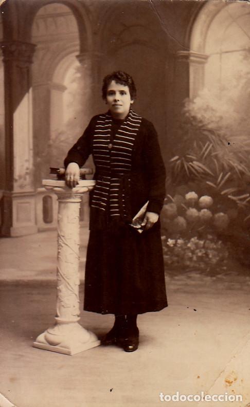 Fotografia antiga: Retrato de dama con bolso de mano. A&ntilde;os 20. ry