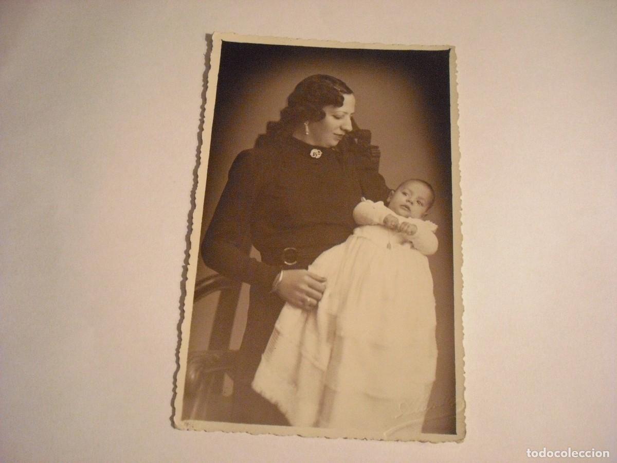 Fotografia antica: ANTIGUA FOTO DE MUJER CON BEBE. 1941. FOTO ALONSO.