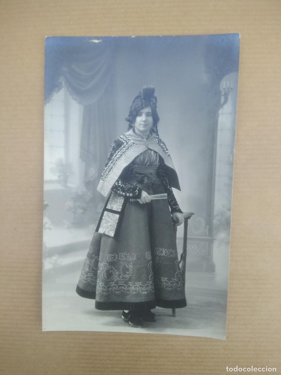 Fotografia antica: Antigua fotografia -Tarjeta postal mujer con traje regional