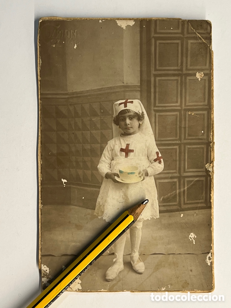 Fotograf&iacute;a antigua: NI&Ntilde;OS. Fotograf&iacute;a Coloreada.. La peque&ntilde;a enfermera.. foto R. Guzm&aacute;n (h.1920?) deslucida&hellip;
