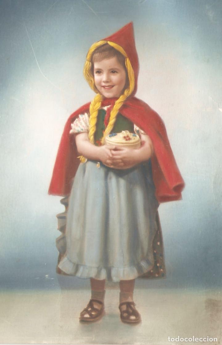 Fotografia antiga: Ni&ntilde;a con vestido de Caperucita. Coloreada. Sin referencia 10,5 x 16,50 cms. Vell i Bell