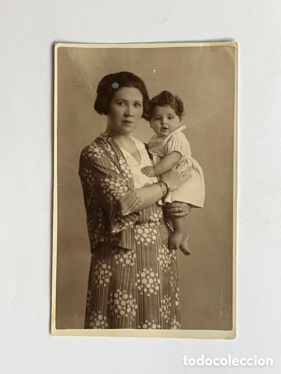 Fotografia antiga: NI&Ntilde;OS MATERNIDAD.. Se&ntilde;ora con su hijo en brazos.. fotograf&iacute;a sin identificar editor (h.1920?)