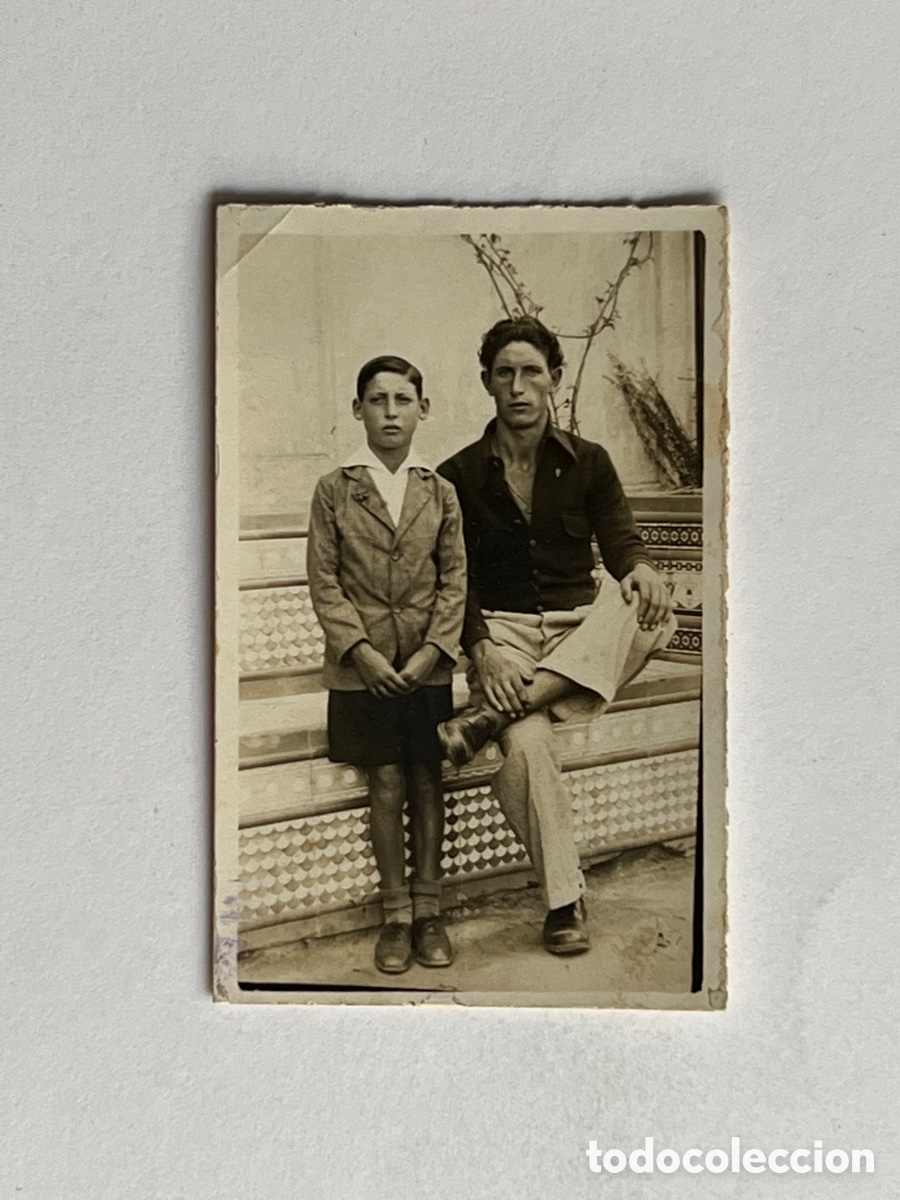 Fotograf&iacute;a antigua: MINUTEROS, Vestidos con ropas de Domingo.. fot&oacute;grafos de calle.. (h.1945?)