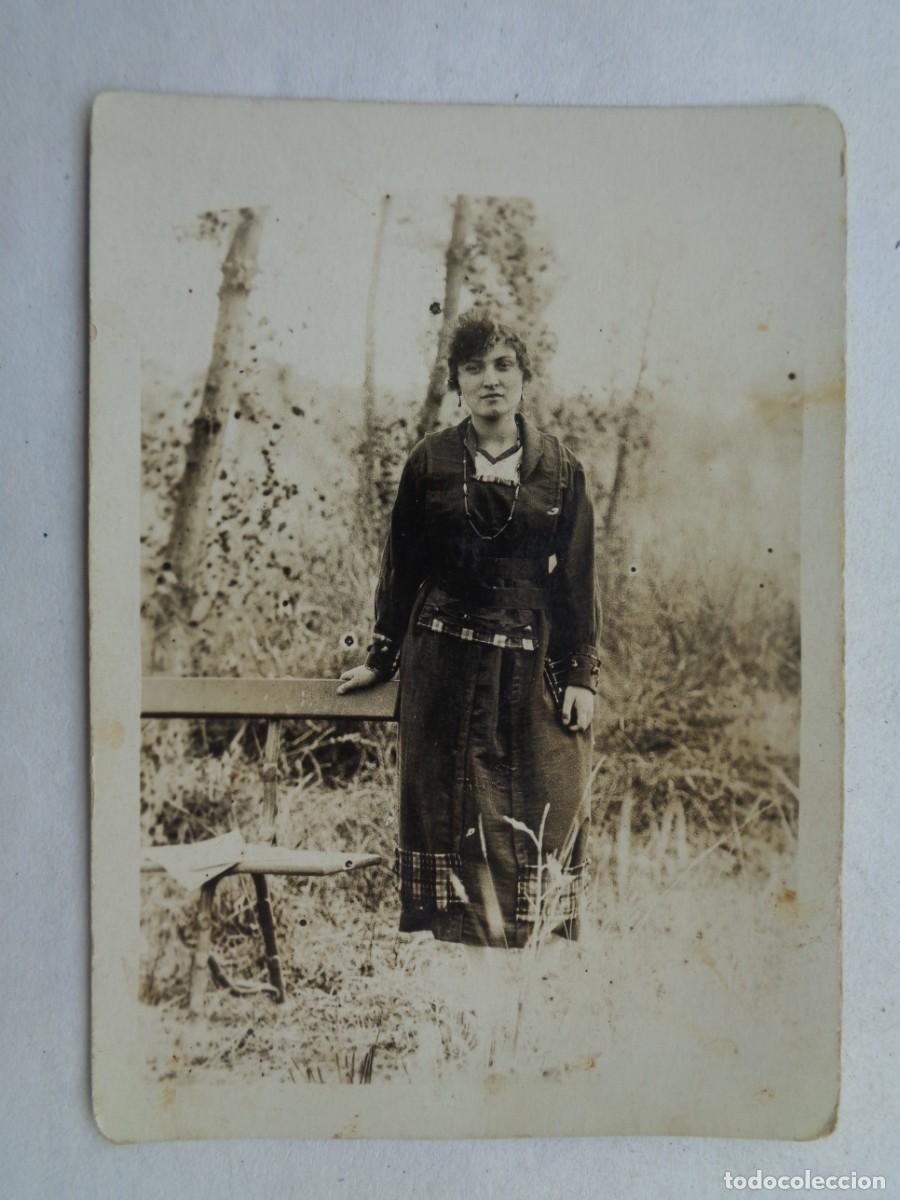 Antique Photography: FOTO DE SE&Ntilde;ORITA EN UN JARDIN, BANCO. PRINCIPIOS DE SIGLO