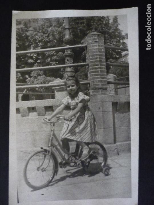 Photographie ancienne: NI&Ntilde;A EN BICICLETA A&Ntilde;OS 40 50 POSTAL FOTOGRAFICA