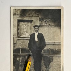 Fotografía antigua: MONTAN CASTELLÓN FUENTE DE LA PIEDAD ? BONITA FOTOGRAFÍA. FUENTE CON PANEL CERÁMICO (H.1930?). Lote 400600184