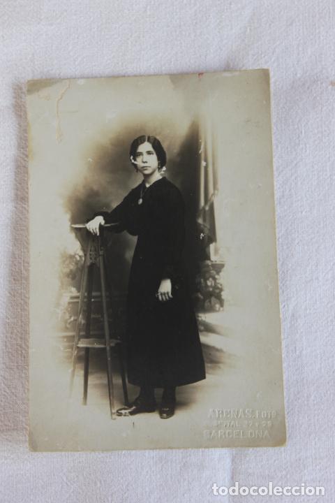 Antique Photography: SE&Ntilde;ORA DE LUTO Y BROCHE ARE&Ntilde;AS FOTOGRAFO