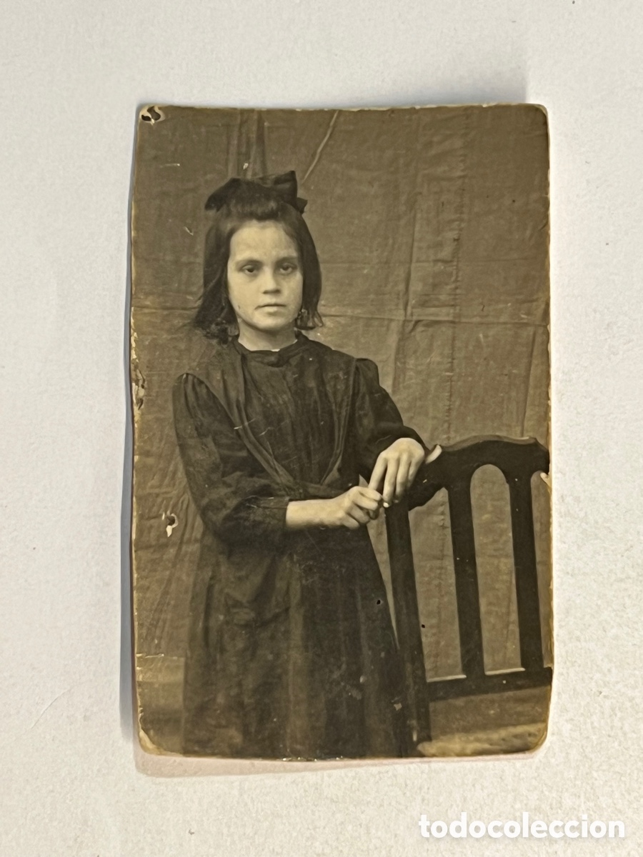 Antique Photography: MINUTEROS. Fot&oacute;grafos de calle.. Ni&ntilde;a de riguroso luto. La Espa&ntilde;a de Postguerra (h.1940?)