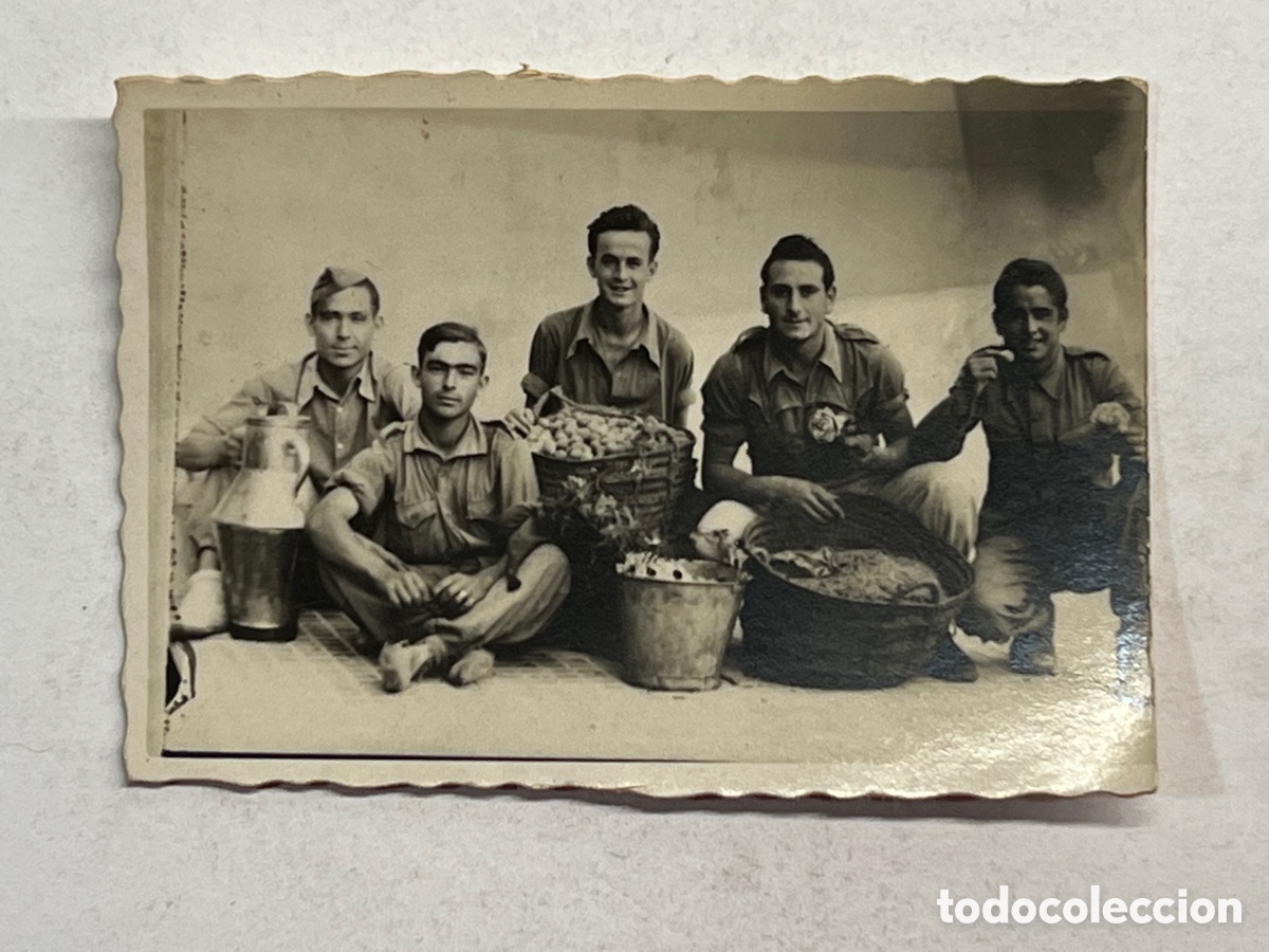 Antique Photography: MILITARES. Fotograf&iacute;a en la Cocina La lechera.. y capazos de patatas &hellip; (h.1940?)