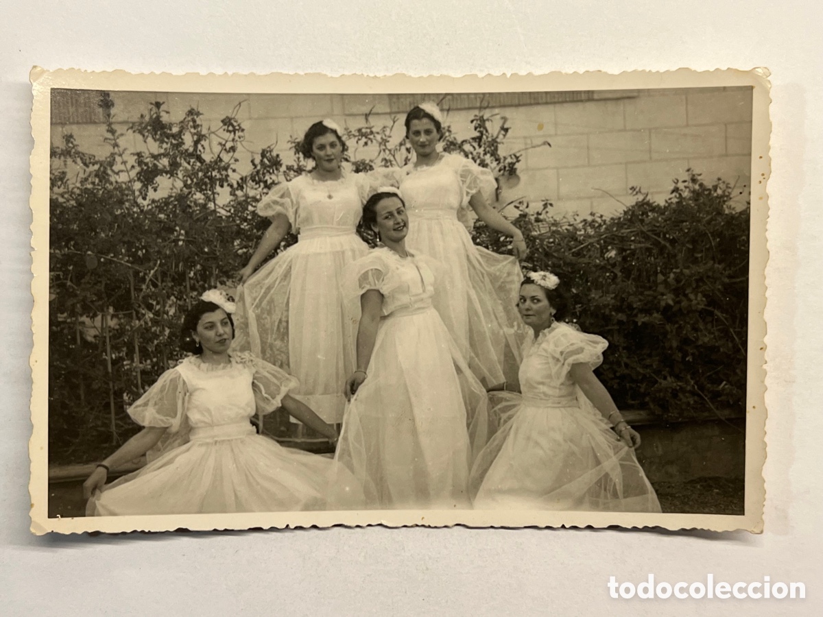Antique Photography: FOTOGRAF&Iacute;A. Puesta de largo de unas jovencitas&hellip; (h.1950?)