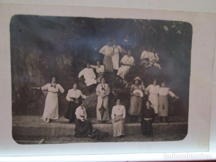 Alte Fotografie: GRUPO SE&Ntilde;ORAS DE EPOCA