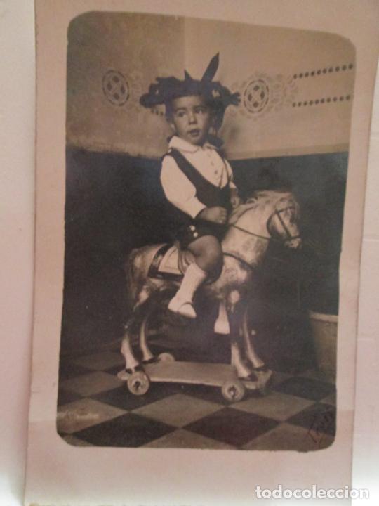 Antique Photography: NI&Ntilde;A PEQUE&Ntilde;A SOBRE CABALLO DE JUGUETE