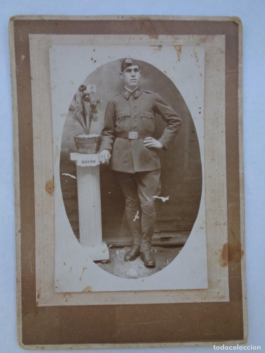 Alte Fotografie: FOTO DE ESTUDIO DE MILITAR DEL RGTO INFANTERIA PAVIA N&ordm; 48, PRINCIPIOS DE SIGLO ... 13,5 X 19 CM