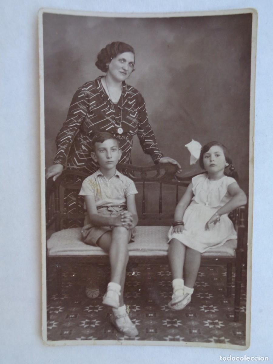 Fotografia antica: PRECIOSA FOTO DE ESTUDIO DE MADRE CON NI&Ntilde;OS , A&Ntilde;OS 20 - 30