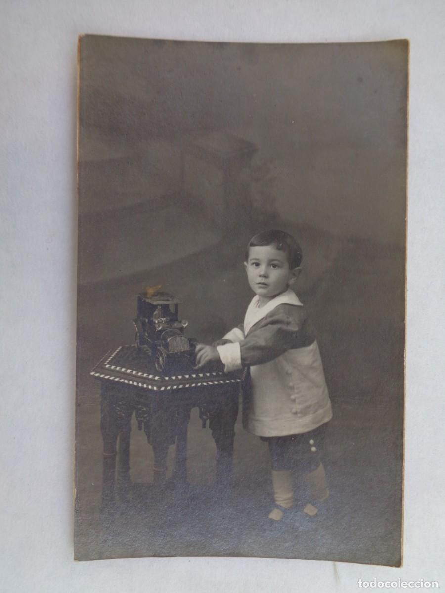 Fotografia antica: PRECIOSA FOTO DE ESTUDIO DE NI&Ntilde;O CON COCHE DE JUGUETE, PRINCPIOS DE SIGLO