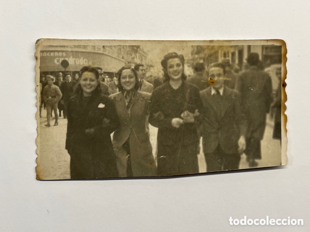 Fotografia antica: MINUTEROS fot&oacute;grafos de calle.. ALMACENES CUADRADO La Casa Rusa.. la Valencia que fue (a.1943)