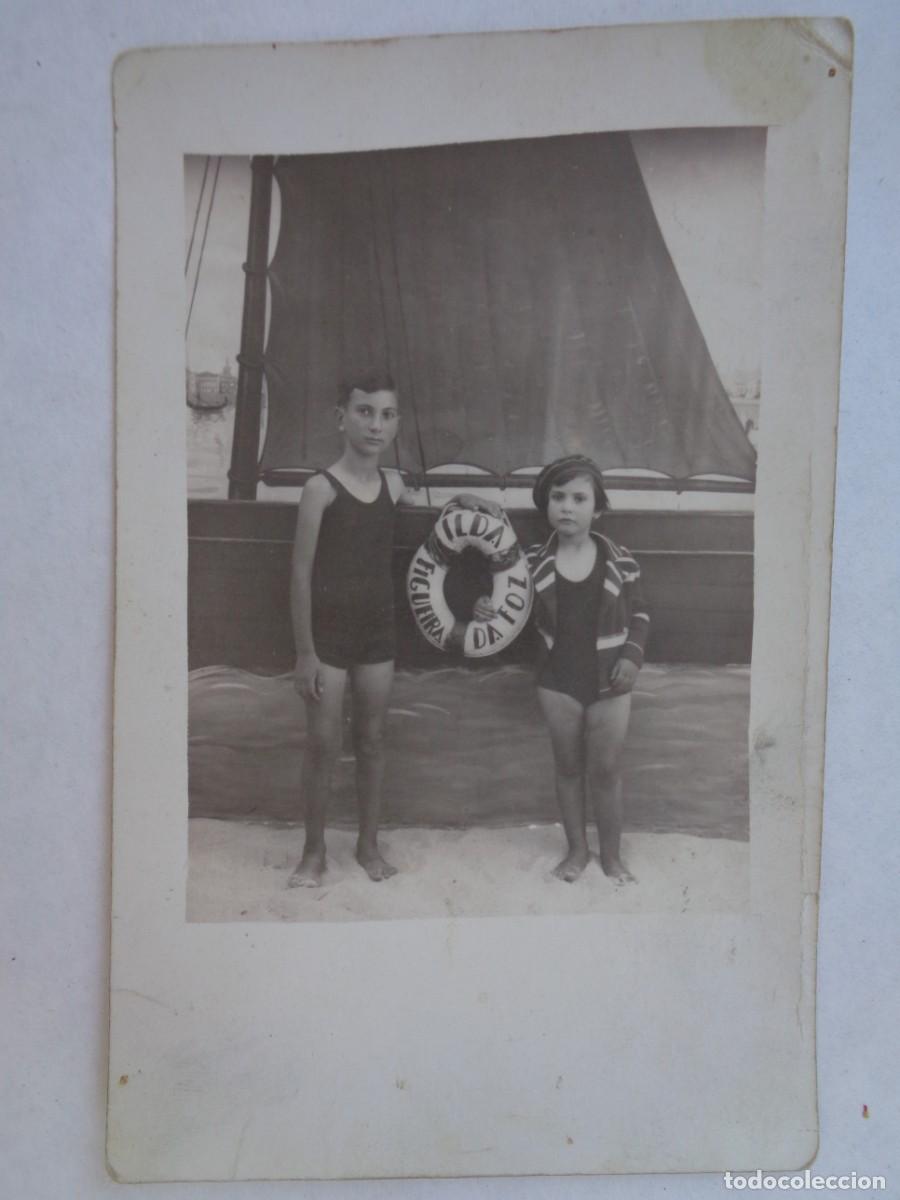 Fotografia antiga: MINUTERO DE NI&Ntilde;OS EN BA&Ntilde;ADOR Y BARCO DECORADO, ILDA FIGUEIRA DA FOZ. PRINCIPIOS DE SIGLO