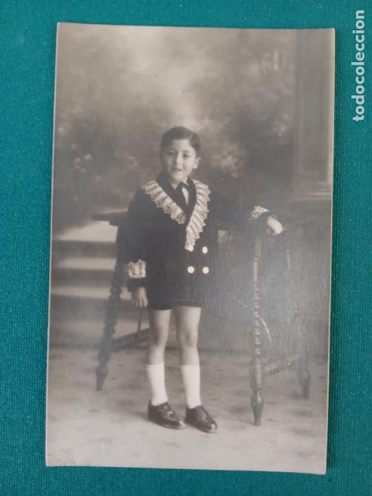 Fotograf&iacute;a antigua: NI&Ntilde;O POSANDO CON ROPA ELEGANTE - EL TREVOL - E. VAZQUEZ - 13.5 X 8.5 cm.