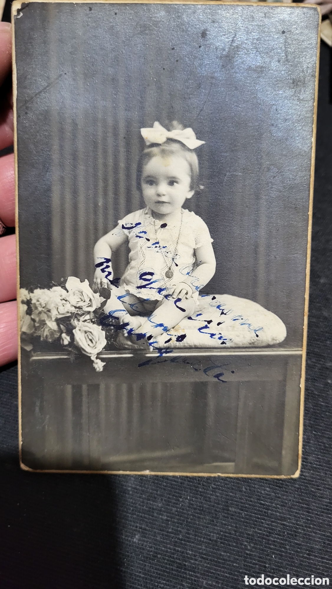 Antique Photography: Fotograf&iacute;a antigua alb&uacute;mina usada retrato de una Ni&ntilde;a