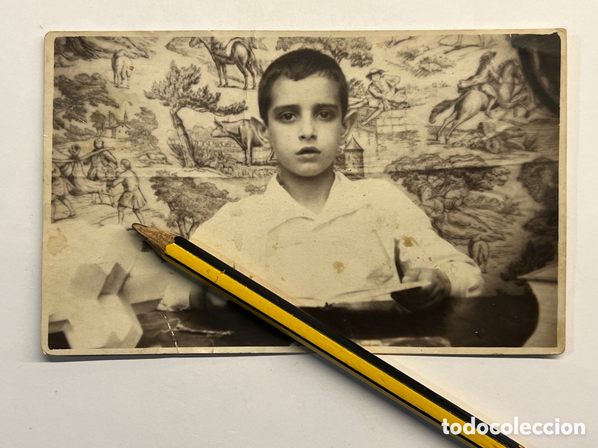 Antique Photography: FOTOGRAF&Iacute;A ESCOLAR. Ni&ntilde;o sentado en el Pupitre&hellip; para el recuerdo familiar (h.1940?)