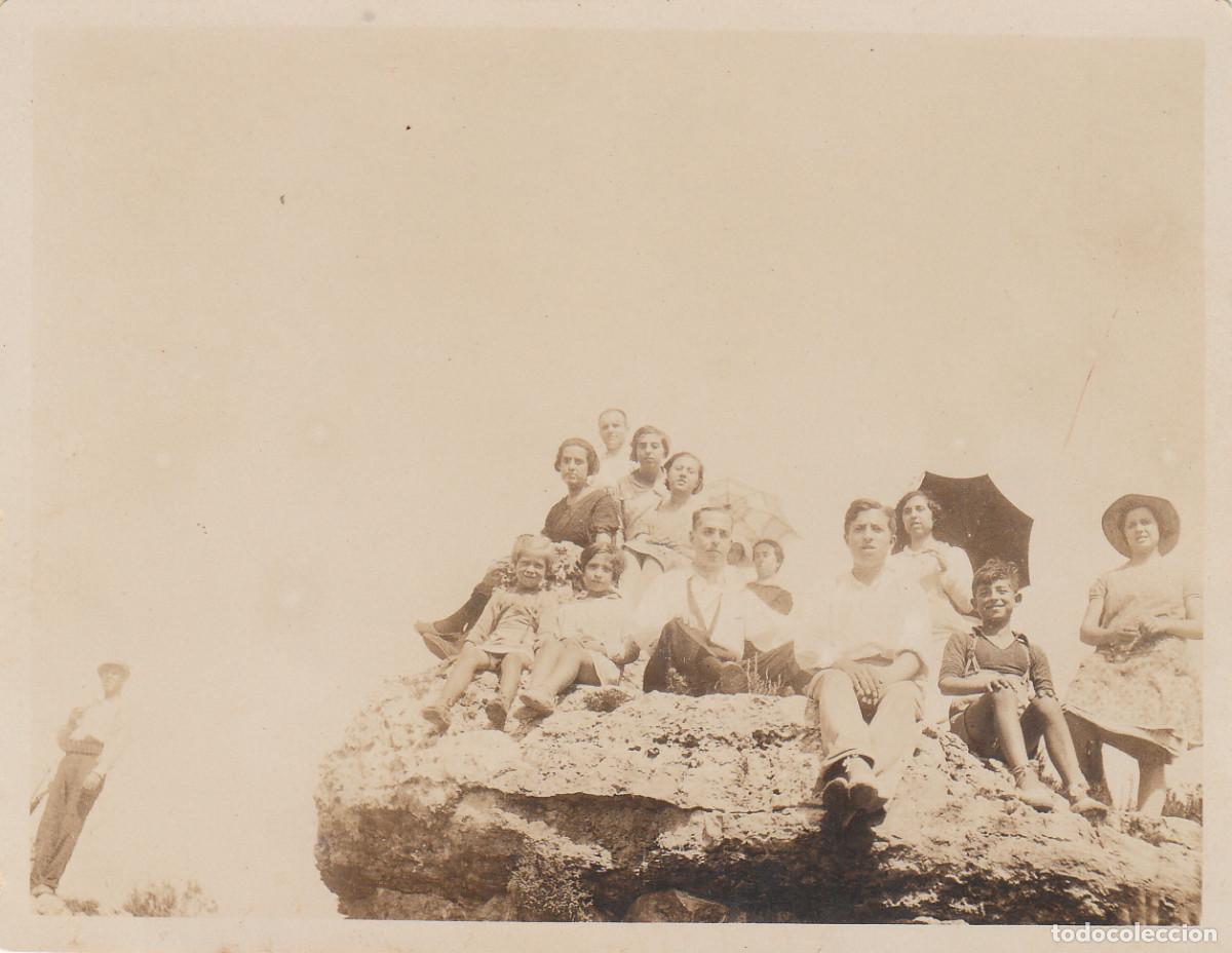Alte Fotografie: 3 Fotos. Excursi&oacute;n familiar con sombrilla. A&ntilde;os 30 &ntilde;c