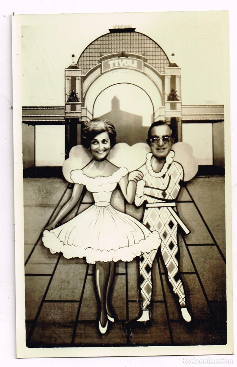 Alte Fotografie: 60/70&acute;s ca. C&Oacute;MICA TARJETA POSTAL AGFA PAREJA EN LA FERIA ARLEQU&Iacute;N Y BAILARINA