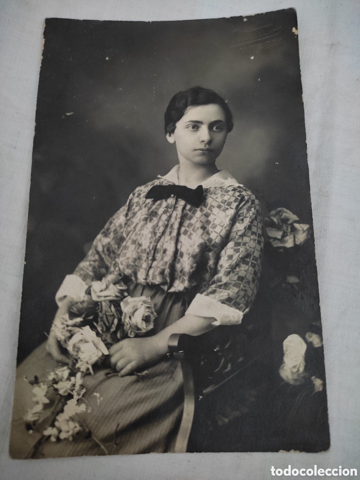 Alte Fotografie: Fotograf&iacute;a foto orritz Manresa se&ntilde;ora con ramo de flores