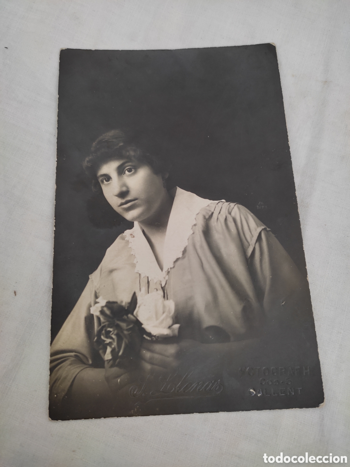 Alte Fotografie: Fotograf&iacute;a se&ntilde;ora chica con flores foto j llenas sallent