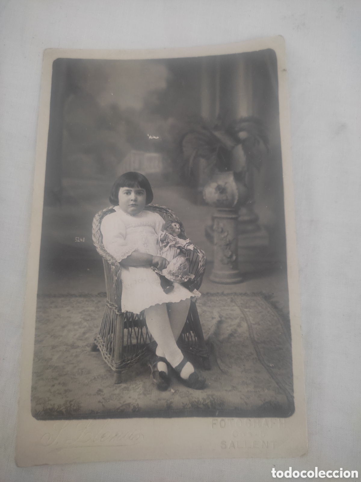 Alte Fotografie: Fotograf&iacute;a de ni&ntilde;a gorda con mu&ntilde;eca foto a llenas sallent