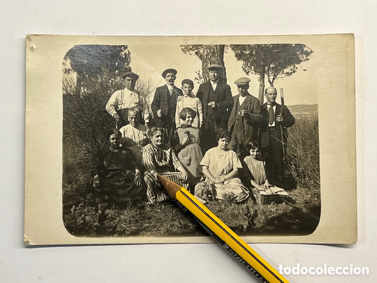 Alte Fotografie: FOTOGRAF&Iacute;A ANTIGUA. La vieja escopeta. Jornada de Caza y almuerzo en el Campo.. (h.1920?)