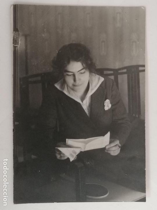 Fotografia antiga: POSTAL SE&Ntilde;ORITA LEYENDO