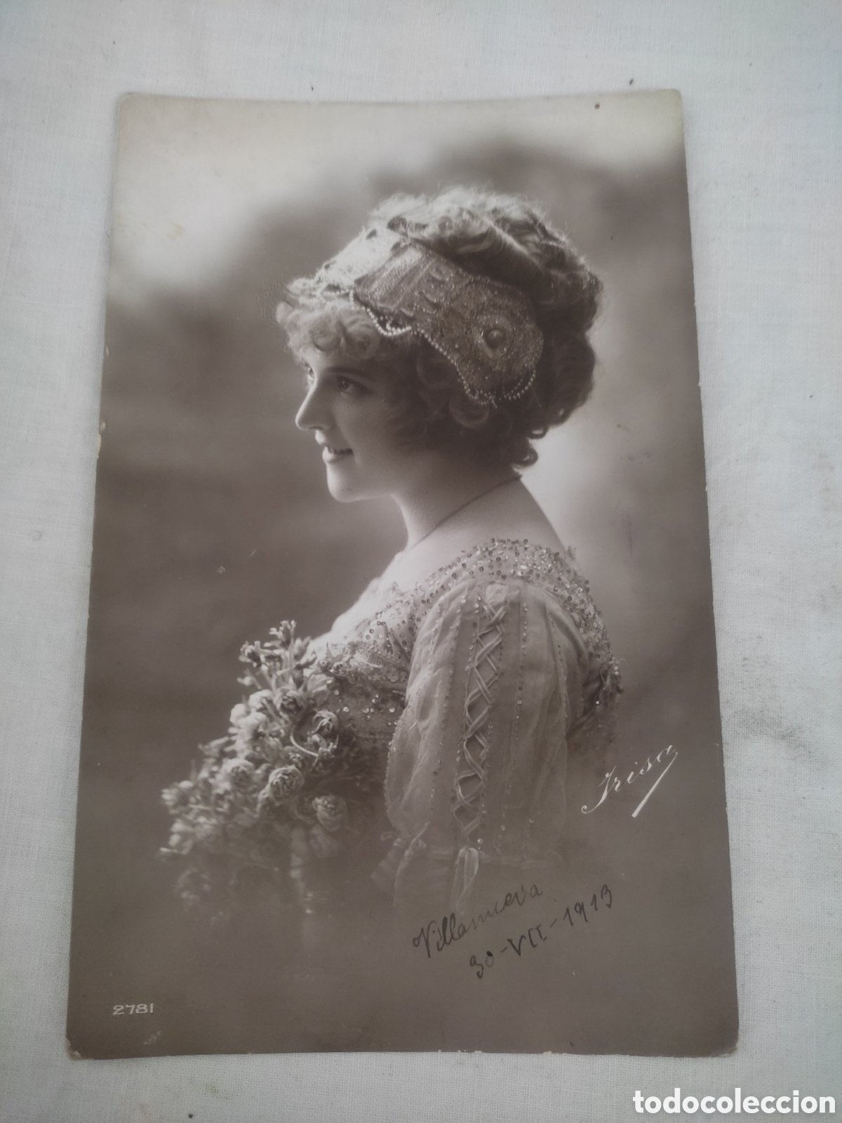 Fotografia antiga: Buena fotograf&iacute;a carta postalodernista irisa principios siglo XX mujer con flores