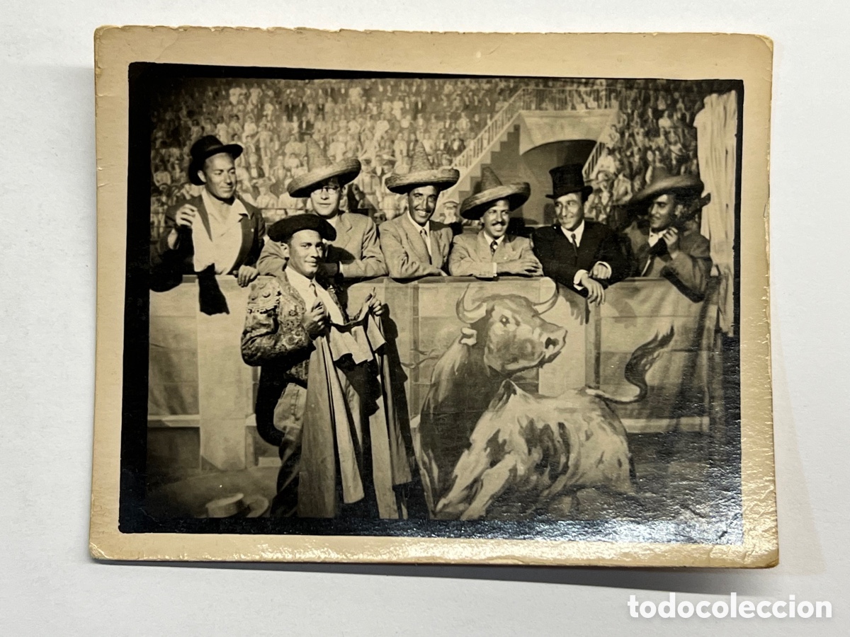 Fotograf&iacute;a antigua: TOROS MINUTEROS, fot&oacute;grafos de calle.. Una de toreros y toros desde la Barrera (h.1940?)