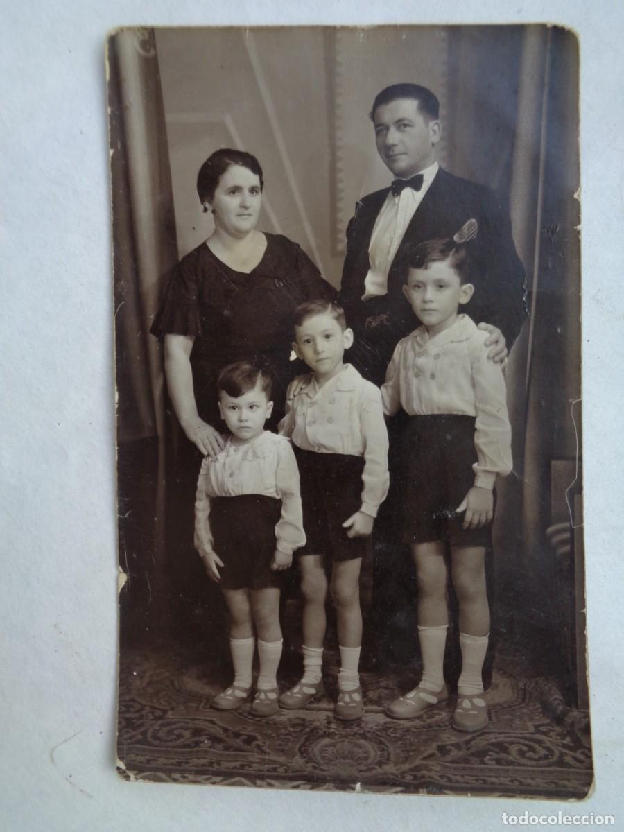 Antique Photography: PRECIOSA FOTO DE ESTUDIO DE FAMILIA , NI&Ntilde;OS CON PANTALON CORTO. A&Ntilde;OS 20 - 30